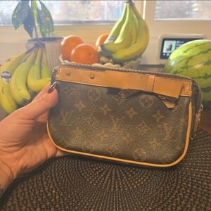 Louis Vuitton Mini Pochette Monogram Clutch Bag Purse